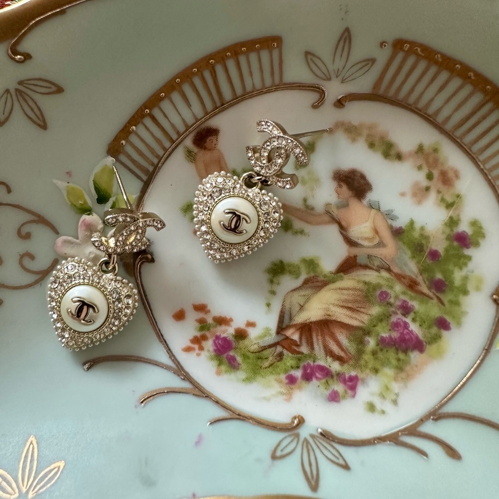 CHANEL Silver Filigree Drop Earrings - Authentic with Paperwork - Picture 4 of 10
